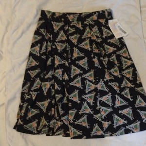 LuLaRoe Madison XS A-Line Knee Skirt Black Geometric Pleated Pull-On
