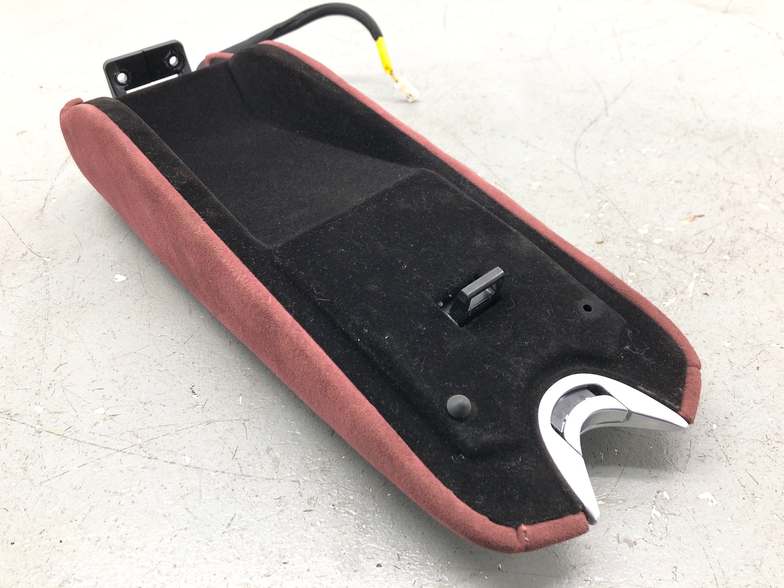 2020-2023 MCLAREN GT CENTER CONSOLE ARMREST STORAGE LID BAROLO RED OEM 2021 2022