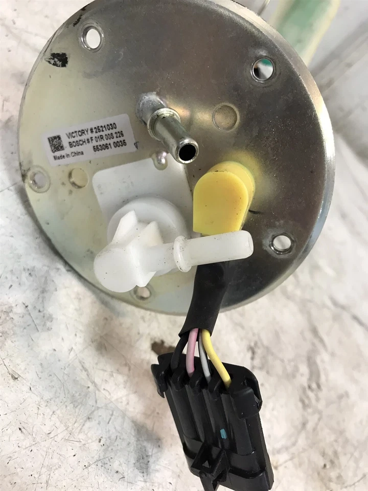 12 Victory Vision Touring 106 petrol gas fuel pump and sending unit Foto 2 de 4