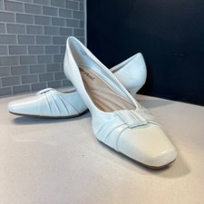 NEW Easy Street Memory Foam 2  heel White Leather size 10 Comfortable