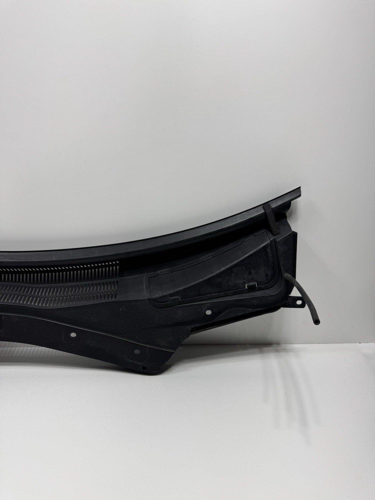 ✅14-20 Maserati Ghibli Windshield Wiper Cowl Vent Grille Panel 670010468 OEM