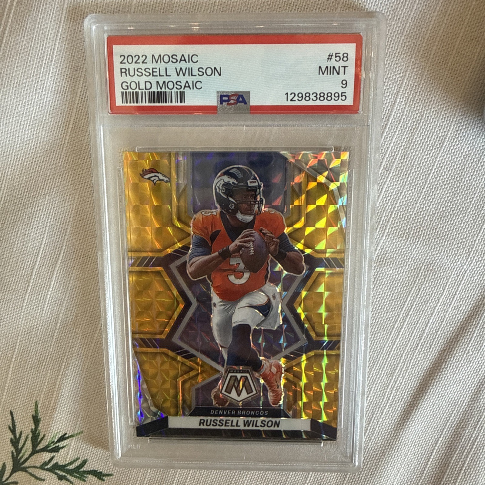 2022 Panini Mosaic - Russell Wilson #58 Gold Mosaic Prizm /10
