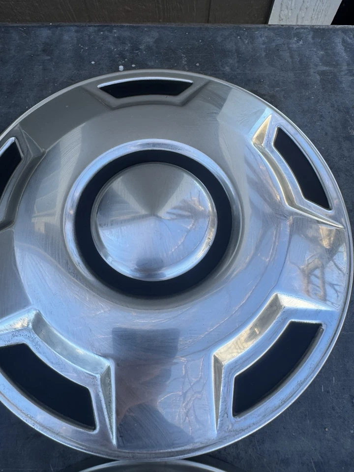 1975 - 1991 年福特 F150 1/2 吨卡车工厂狗碟轮毂盖 D7TA-1130-BA 4 件套 — 第 4/4 张图片