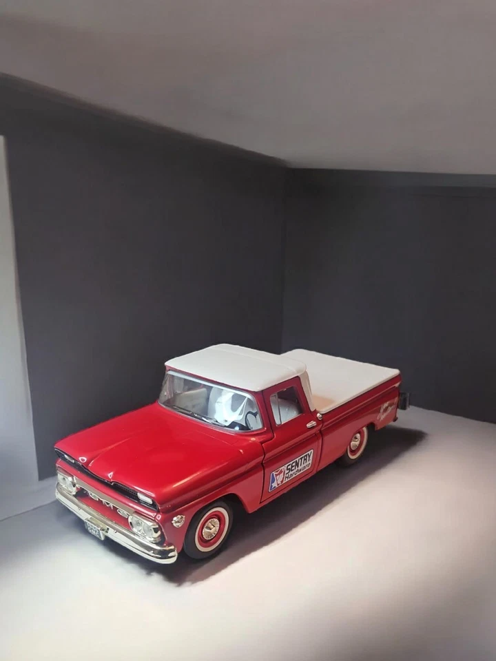 🔥1960 GMC 1/2 Ton Model 1001 Pickup Sentry Hardware Bank 1:25 DieCast With Box  - Image 2 of 4