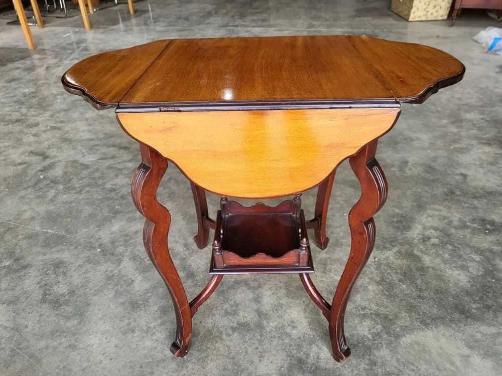 Antique Edwardian mahogany 4 drop leaf curved occasional tea