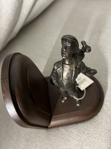 Pair of bookends depicting and golfer and his caddie - Picture 5 of 12
