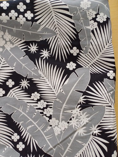 Tropical Leaves Cotton Fabric 2 meters Black/grey/ivory - Picture 2 of 4