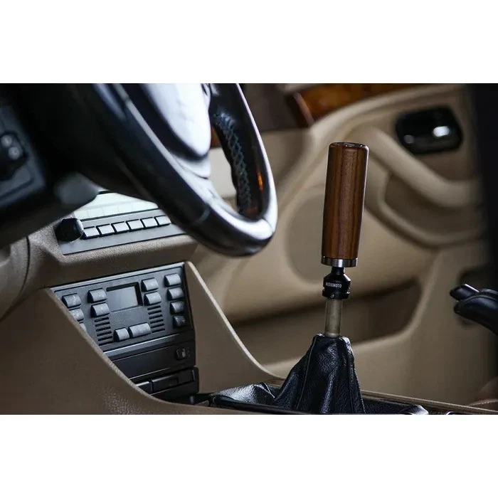 Adaptador de perilla de cambio sin rosca Mishimoto Foto 4 de 4