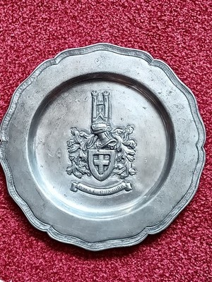 schwerer Artestanho 99% Zinn Teller mit Wappen 26cm