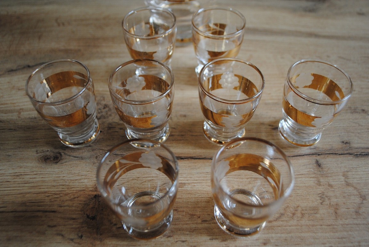 BEL ENSEMBLE - CETTE CARAFE ET CES 8 VERRES A LIQUEUR VINTAGE - ANNEES 1950/1970