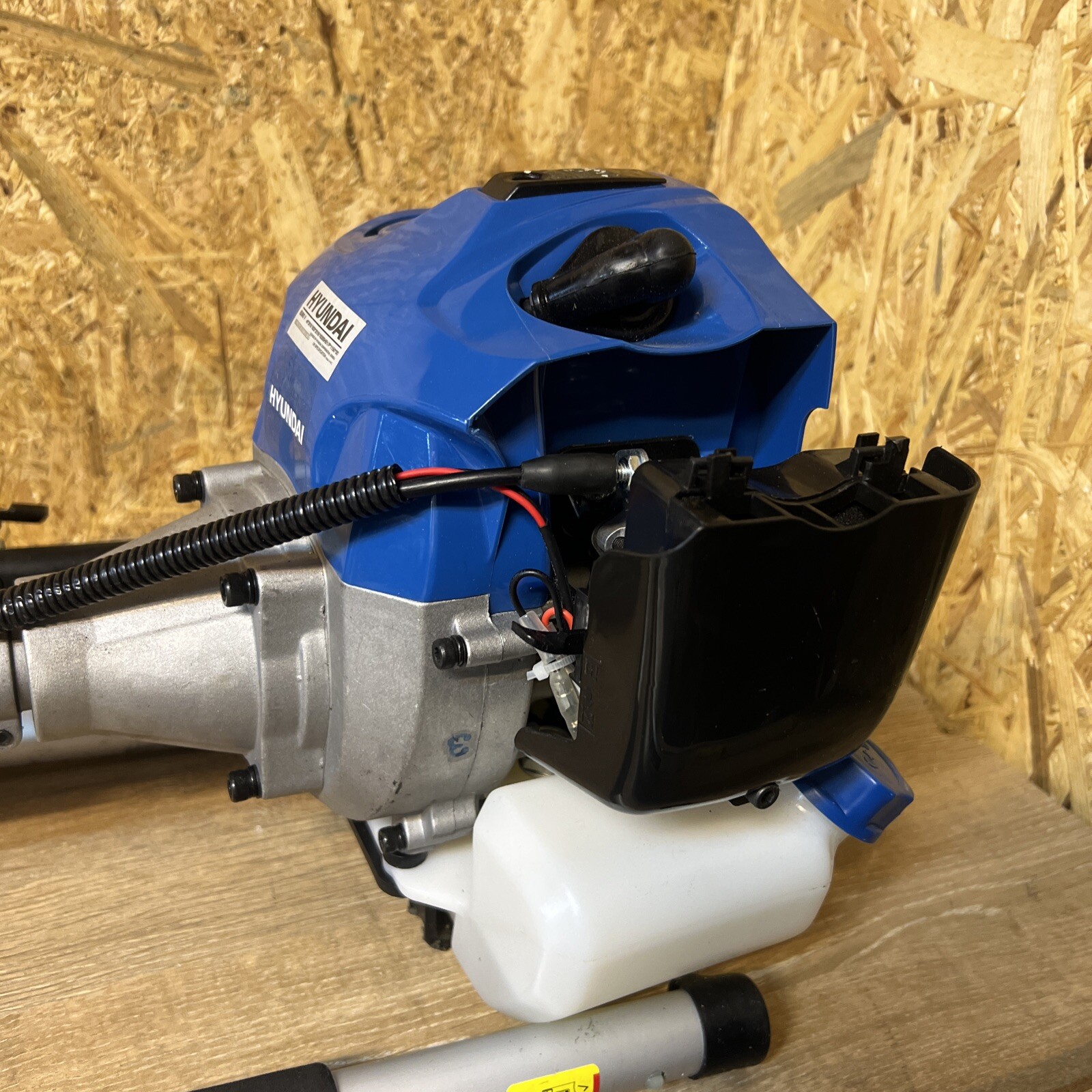 Hyundai HYMT5200X 52cc Petrol Garden Multi Tool Strimmer Cutter Pole