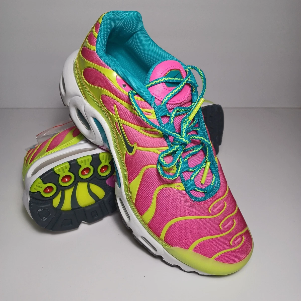 White pink and sales green air max plus