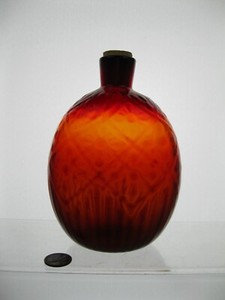 Red Daisy Diamond Pattern Glass Pocket Flask