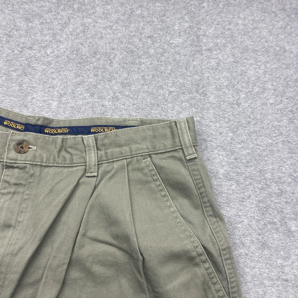 Shorts Woolrich Masculino 34x8" Chino Plissado Verde Oliva Algodão Logotipo Externo - Imagem 3 de 4