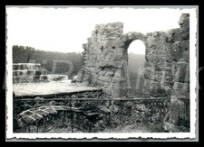 Foto WW2, batteria ferroviaria 690, rovine del castello nella zona di Karlovy...
