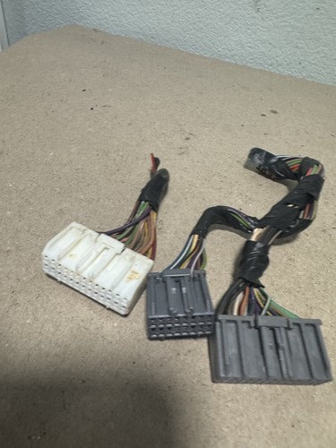 2005 Chrysler 300 Speedometer Instrument Cluster Speedo 04836983AA Harness Plug - Picture 4 of 4