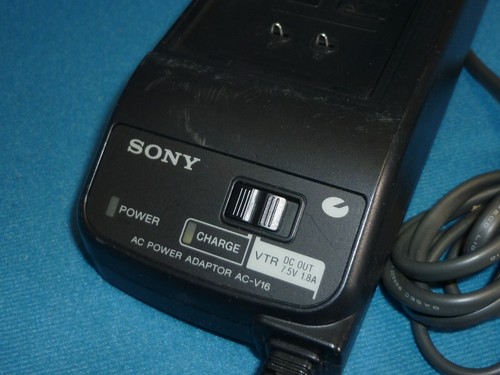Caricabatteria adattatore alimentatore CA 7,5-10v originale Sony AC-V16 - Foto 3 di 4