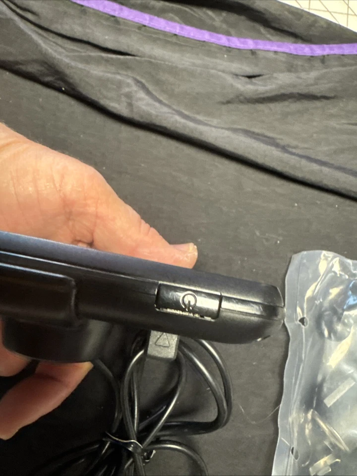 TESTED AND WORKING GARMIN NUVI 40LM GPS 3.75x2.1/4 NAVIGATOR Accessories - Image 4 of 4