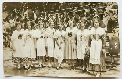 orig. Photo postcard Munich Oktoberfest children Munich Kindl parade costume around 1920