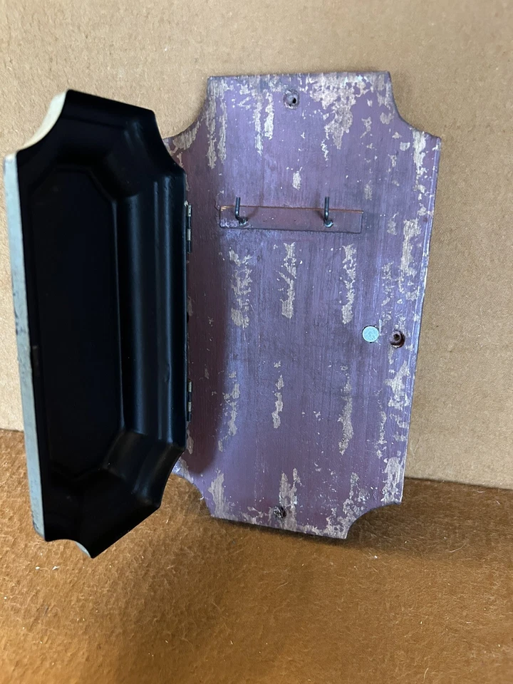 Vintage, Distressed, Weathered, Keyholder, Indoor Outdoor green Hinged c7 - Image 2 of 4