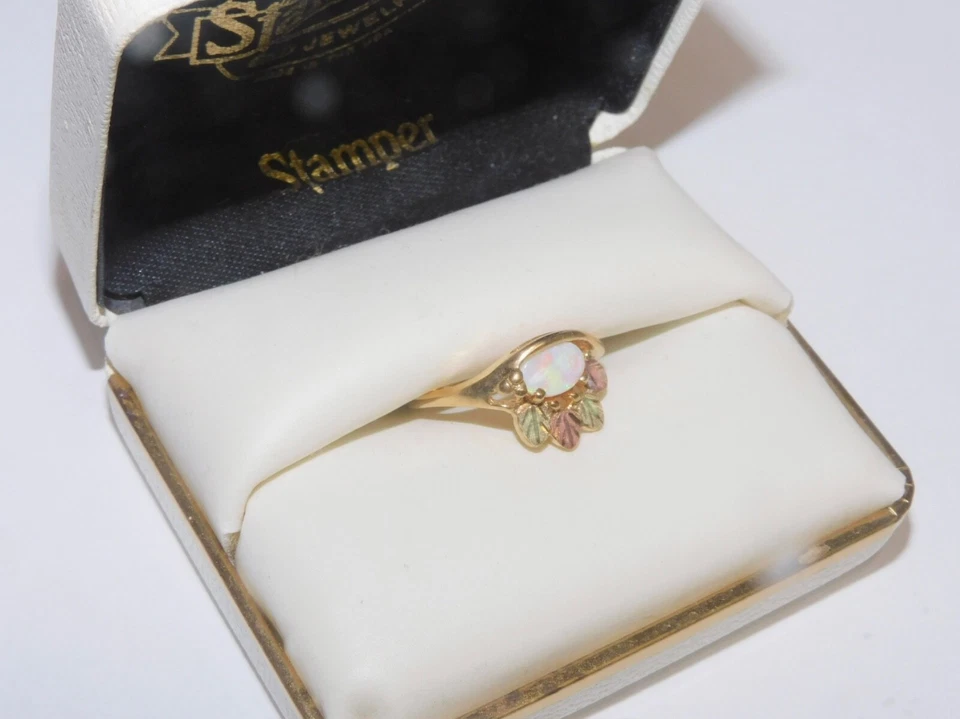 Anillo Black Hills Oro 10k Creado en Laboratorio Hojas de Ópalo Talla 7 Foto 3 de 4