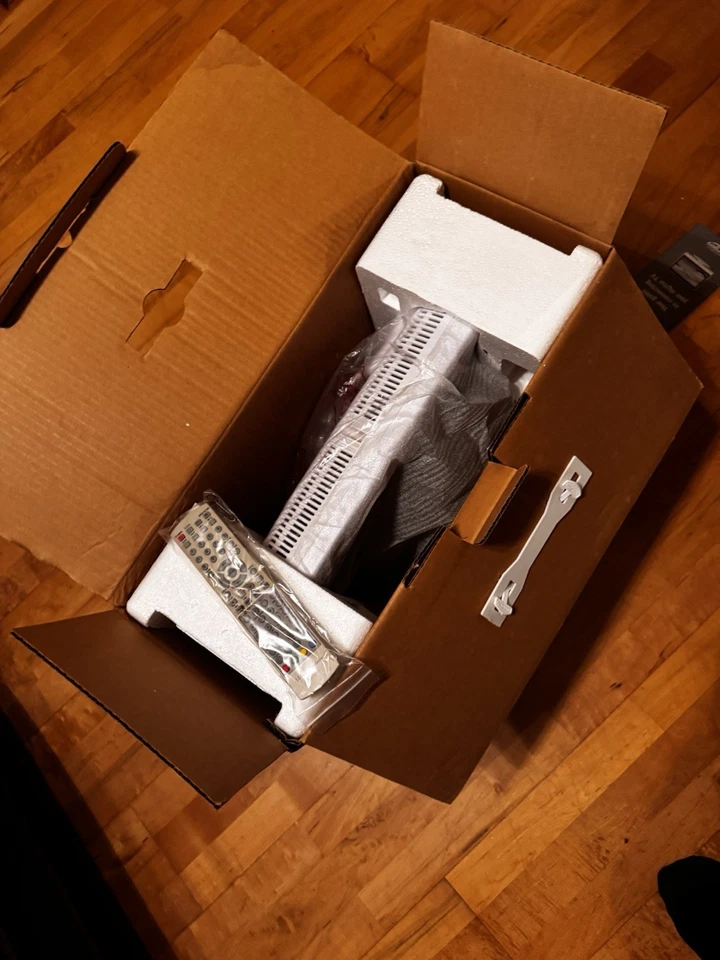 Wharfedale L19T11W-C TV 19" Inch LCD Television HDMI Scart Gaming Caravan CCTV - Image 3 of 4