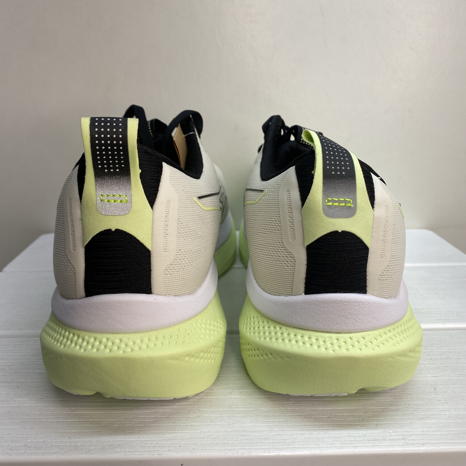 Asics Glideride Max Mens Size 10.5 Birch Black Mesh Upper Lace Up Running Shoes thumbnail 2