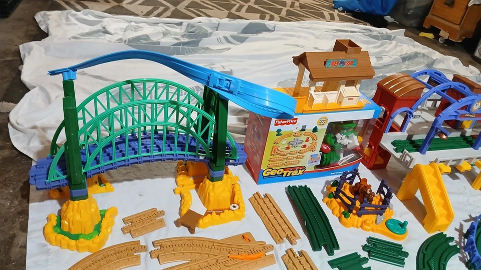 Vintage Huge Geo Trax N Geo Air Lot Central Station Barn Bridge Expansions Plane - Image 2 of 4