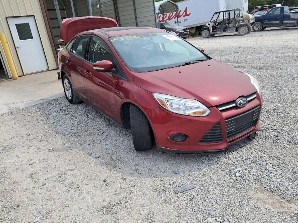 Ford Focus 2013 caja de fusibles motor montado en bahía OEM usado 83 k millas C25840 Foto 2 de 4