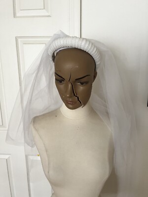 Pearl headband with detachable veil PEARL HEADBAND VEIL - MADE WITH LOVE BRIDAL — Bride + Winter main image 4