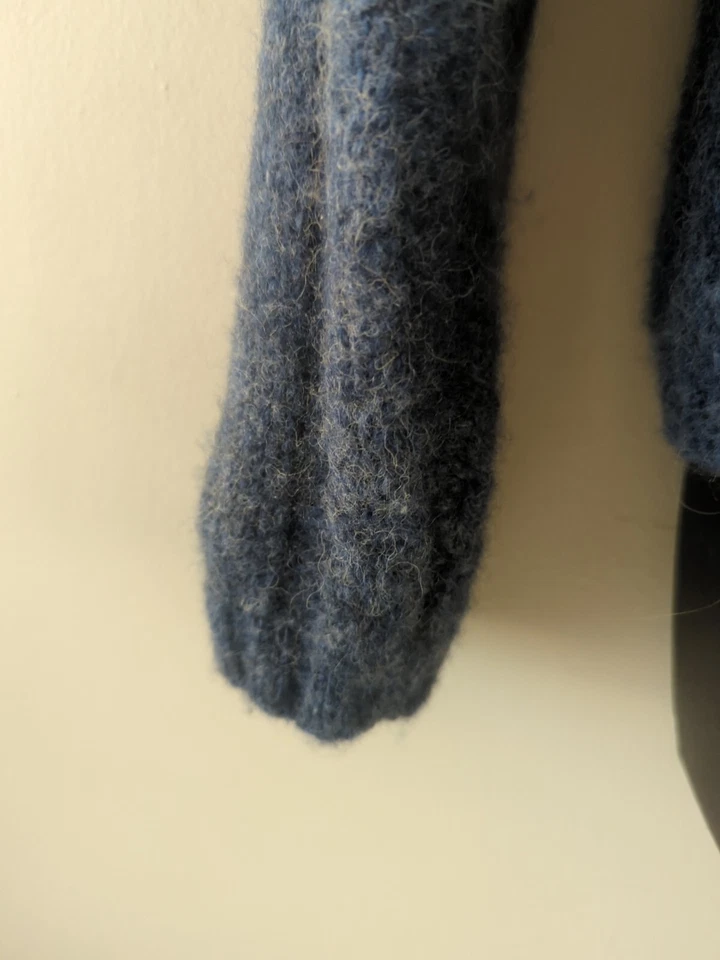 Женский маленький 100% шерсти кабель трикотажа V шеи пуловер Rue 21 темно-синий - Изображение 4 из 4