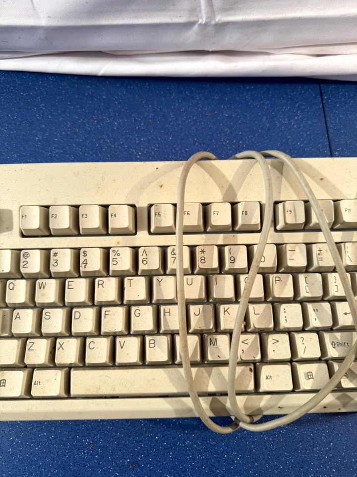 Vintage KeyTronic E06101D-C Mechanical Clicky Keyboard Wired PS/2 | UNTESTED - Image 3 of 4