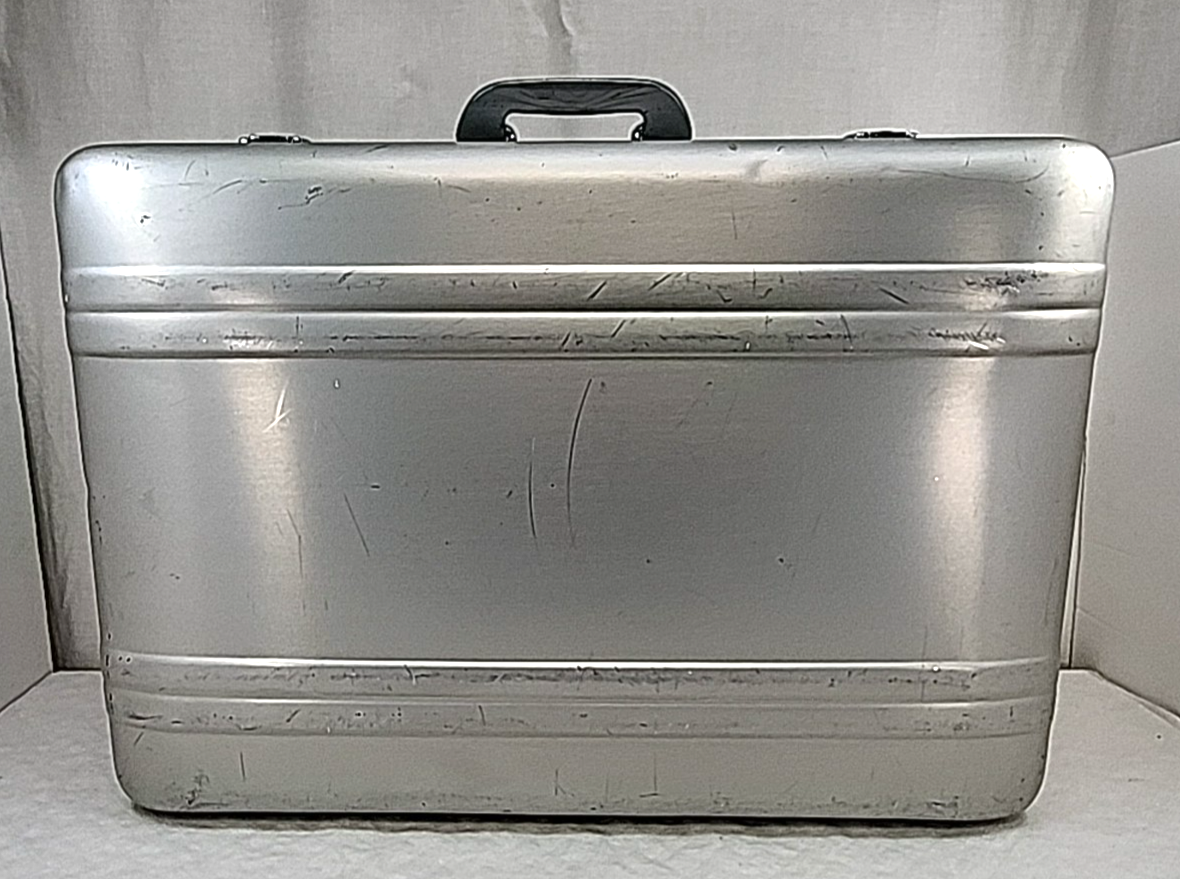 ZERO HALLIBURTON アルミビジネスバッグ　ヴィンテージ　1999年 Vintage Zero Halliburton Bag Aluminum Briefcase Attache Case C32