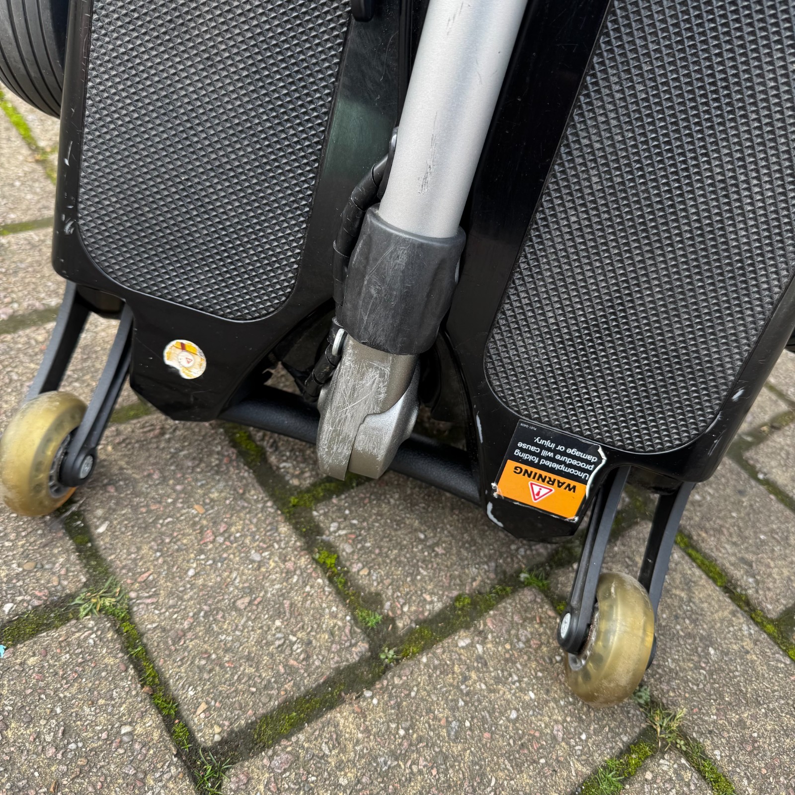 Luggie Folding Mobility Scooter Black Lightweight Travel Scooter Used photo 15