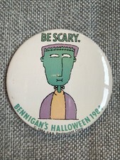 VTG HALLOWEEN 1984 BE SCARY BENNIGANS RESTAURANT PIN BUTTON FRANKENSTEIN MONSTER