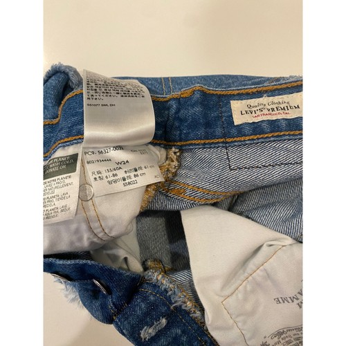 Pantaloncini jeans Levi's denim invecchiati orlo sfilacciato vita alta blu lavaggio W24 - Foto 10 di 10