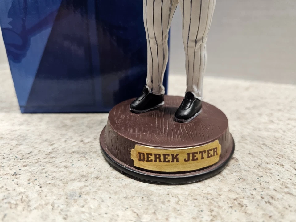 Derek Jeter New York Yankees MLB FOCO #'d Tp 1,200 Bobblehead NIB - Image 3 of 4
