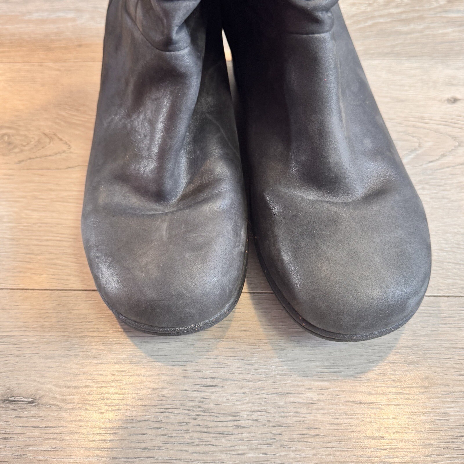 Stivali Keen Akita Mid neri in pelle con zeppa e strappo slouch 1007692 donna 9