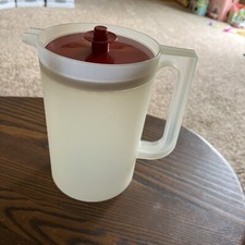 Vtg Tupperware Pitcher #1676-2 with red Lid - 2 Quarts Made In USA