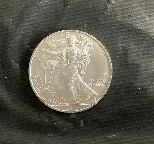 2011 American Silver Eagle  One Troy Ounce Oz .999 Fine Bullion