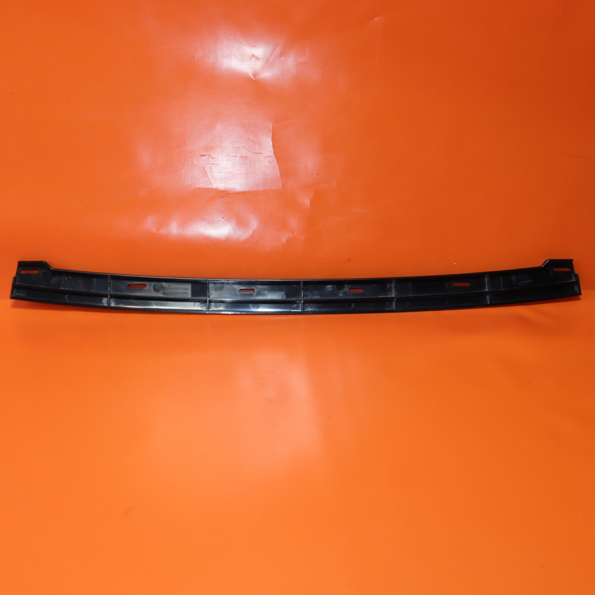 Rolls-Royce Phantom 2012-2016 Front Center molding P/N 51117143164