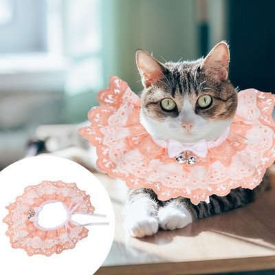 Pet Cat Lace Collar mit Glocken Neckwear Schal Lätzchen Party Dekoration Foto