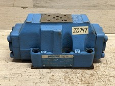 Vickers DG5S-8-8C-E-T-VM-FW-B5-30 Directional Control Valve 02-126458 Used