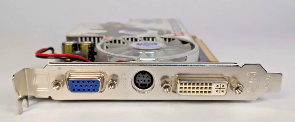 SAPPHIRE - ATI Radeon X1600 PRO PCI-E 512M GDDR2 DVI/S-VIDEO/VGA - SKU# 11071-01 - Immagine 3 di 3