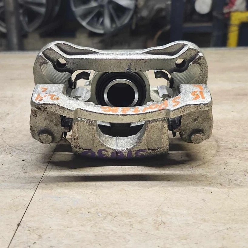 10-16 KIA SPORTAGE 2.4L 10-14 15 HYUNDAI TUCSON Rear Driver Left Brake Caliper - Image 2 of 4