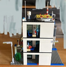 LEGO City 7498 Large Police Station Prison Complete Police Jail Minifig