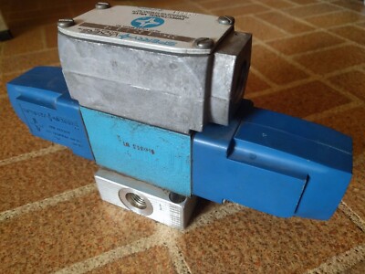 Sperry Vickers Directional Valve with Manifold DG4V 3 2C W B 12 (DG4V32CWB12)