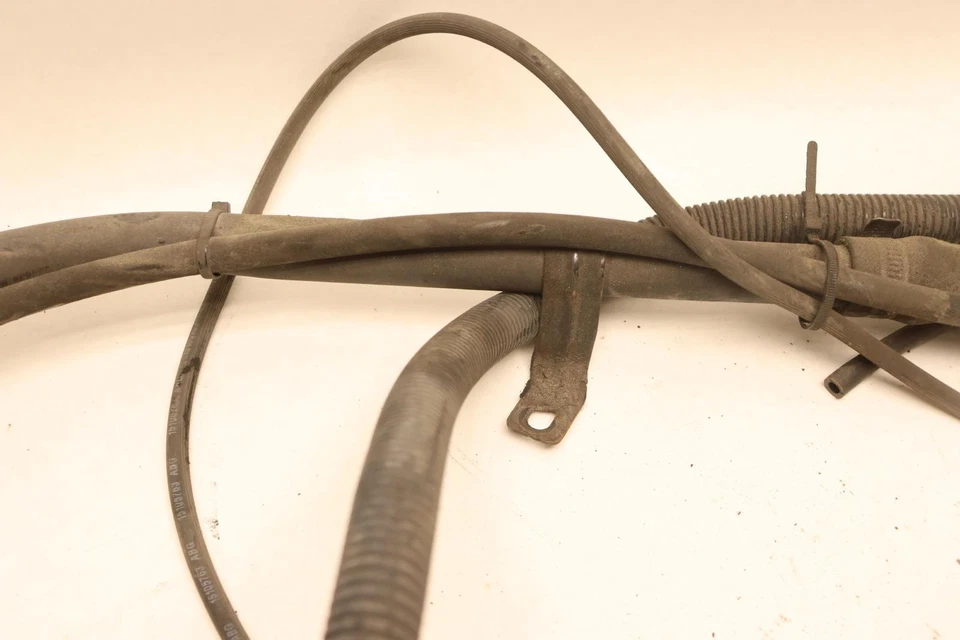 Tubo de manguera de cuello de llenado tanque de combustible Cadillac Escalade 2015-2016 OEM Foto 4 de 4