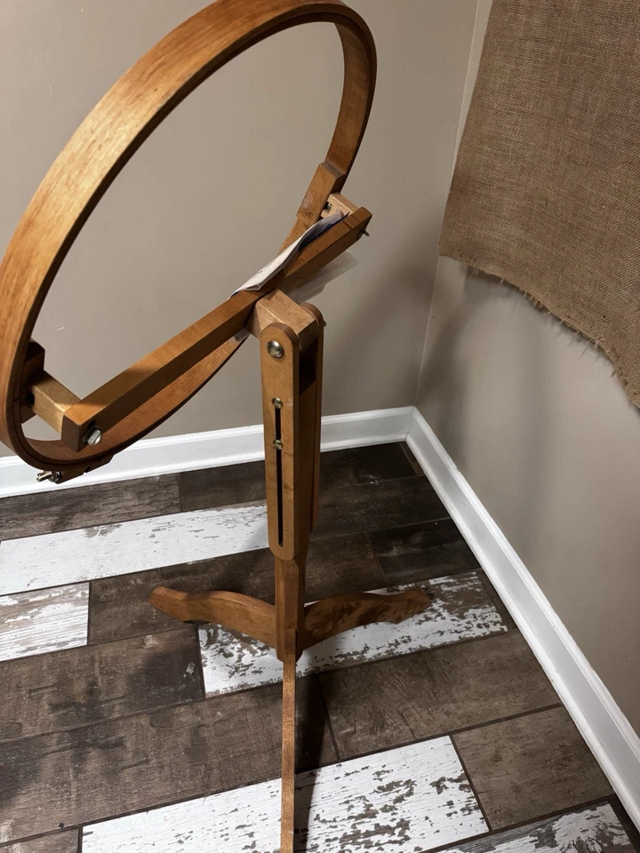 Homestead Quilting Hoop 22'' Adjustable Wooden Floor Stand Quilting & Embroidery - Image 3 of 4