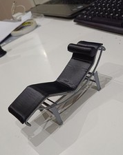 Miniatura Poltrona Le Corbusier LC4